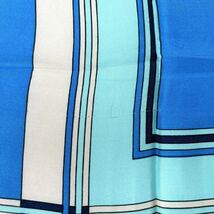 ピエールカルダン 白　青　水色　大判スカーフ シルクスカーフ 絹　正方形 幾何学模様 芸術 アートブルー系 60309AM_画像7