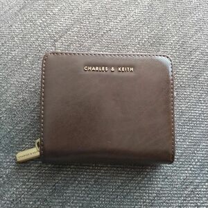 CHARLES＆KEITH2つ折り財布