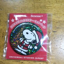 新品 ユニバーサルスタジオジャパン 缶バッジ エルモ スヌーピー キティー クリスマス 3個セット_画像3