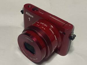 ◆ nikon ニコン ミラーレスカメラ 1 S2 レッド 1NIKKOR 10-30 本体 レンズ ともジャンク品　液晶破損　レンズ故障　取扱説明書など あり