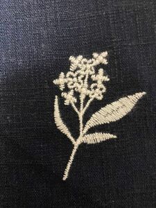 麻混　花　刺繍　紺色　ハギレ