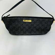 15348/ GUCCI GG柄 バッグ グッチ 黒 ブラック ポーチ ブランド品_画像1