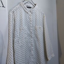 H&M　白地に黒のドット　チビ衿が可愛い　気回せる七分袖　タラっとした素材　羽織っても_画像3