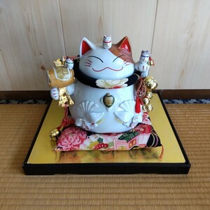 # cat . road comfort . head office pedestal zabuton attaching * large maneki-neko # better fortune quotient ... savings box thousand customer ten thousand ... thing 