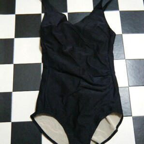 ワコール 女性水着ワンピース サイズ9M(B) D5662 黒ワッフル風 全体にネット シェイプ水着の画像1