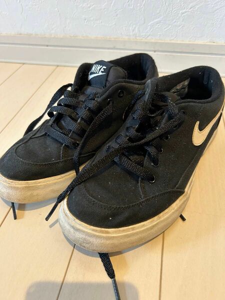 NIKE スニーカー