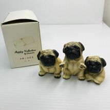 D【パグ】ドマン Demain 犬 3匹 置物 陶器 インテリ雑貨 ドッグ 動物 かわいい うつ伏せ 小物 リアル 飾り アニマル オブジェ_画像1