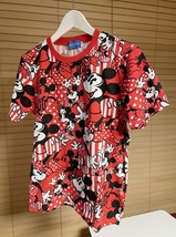 【激安 国内正規品】東京ディズニーリゾート Disney RESORT 限定 Mickey Mouse ミッキーマウス 総柄 プリント 半袖 Tシャツ S レッド系_画像2