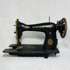 [240322-4T][ present condition goods ]{ antique sewing machine }SINGER/ singer /EC710149/ retro / black / black /C.P.C 6241-9