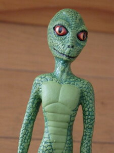 格安貴重レア・「②THE REPTILIAN ALIEN＝爬虫類のような宇宙人」ALIEN SERIES・エイリアンシリーズ1996・高さ約13ｃｍ・中古現状品