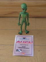 格安貴重レア・「②THE REPTILIAN ALIEN＝爬虫類のような宇宙人」ALIEN SERIES・エイリアンシリーズ1996・高さ約13ｃｍ・中古現状品_画像2