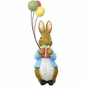 Art hand Auction Long loved around the world, Peter Rabbit holding a present. Wall-hanging ornament, objet d'art, 7 x 7 x 21 cm, faithfully reproduced just like in the picture book., Handmade items, interior, miscellaneous goods, ornament, object