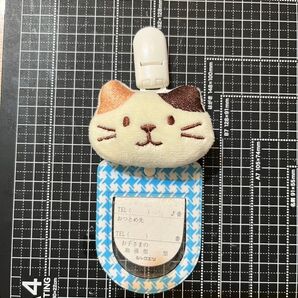 【限定】ハンドメイド、服に穴が開かない名札クリップ、三毛猫ちゃん