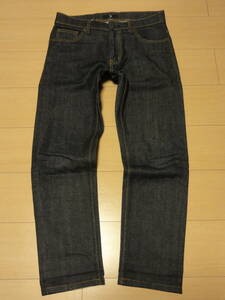 格安ハイクラスモデル・UNIQLO+J(ユニクロプラスジェイ)・濃色デニム地・高級デザインジーンズ 31 W82cm位