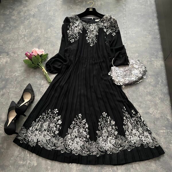 クリーニング済み上品日本製プリーツロングワンピース　ドレス　Aライン　黒 大人可愛い ロングワンピース ブラック ワンピース