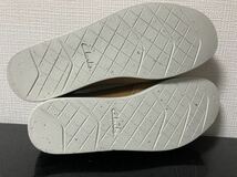 新品未使用Clarks(クラークス) 25.5cmモカシン スリッポン シェイカーライトモック メンズシューズ　ワラビー好きにもダークサンドベージュ_画像4