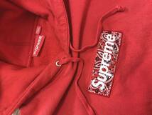 メンズMサイズ：シュプリーム【Supreme】カナダ製◆裏起毛*しっかりめ生地*パーカー：赤 薄黒い汚れ有り_画像5