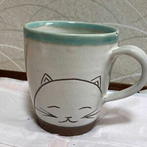 アンティーク？骨董品？陶器製？マグカップ ？コーヒーカップ？猫？白猫？カケ、汚れありです。