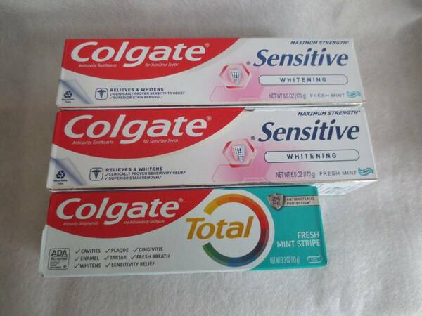 新品！ 3本セット Colgate コルゲート ホワイトニング 歯磨き粉 Total トータル 93g & Sensitive 敏感な方用 170g × 2