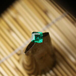 ＜今だけですが、春の特別セール価格です・・・・・＞　ブラジル（ノバエラ）産　エメラルド　１．２８ｃｔ