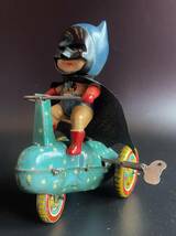 【115】バットマン ／三輪車 ／ ◆Tin Toy　ブリキ（中古）／ 1円スタート ／ ゆうパック60サイズ ／金曜日発送_画像4