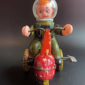 【119】宇宙服 ／ スペースサイクリング ／三輪車 ／ ◆Tin Toy ブリキ（中古）／ 1円スタート ／ ゆうパック60サイズ ／金曜日発送の画像4