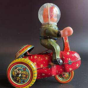 【119】宇宙服 ／ スペースサイクリング ／三輪車 ／ ◆Tin Toy ブリキ（中古）／ 1円スタート ／ ゆうパック60サイズ ／金曜日発送の画像2