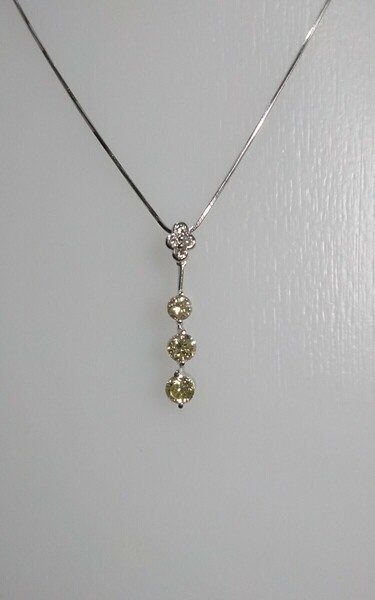 Ptイエローダイヤ＆ダイヤペンダントネックレス！YD0.377ct.・0.349ct.・0.223ct. D0.10ct.。合計1.049ct.。