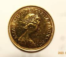 K22　イギリス ソブリン金貨 1ポンド　１９８２年　コイン7.9g 総重量９g_画像9