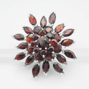 N286 Гранат -брошь цветочный дизайн серебряный винтаж январь -родительный камень