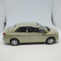 トヨタベルタ前期　1/30　カラーサンプル　ミニカー　非売品　カラーNo.6U4　ライトオリーブメタリック　TOYOTA BELTA_画像3