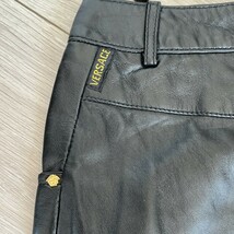 未使用 タグ付 GIANNI VERSACE ジャンニヴェルサーチ 革 レザーパンツ サイズ40 黒 レディース ブラック ズボン シープスキン 梶YY0331-23_画像6