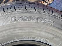 送料税込31800円～【新車外し 2023年 BRIDGESTONE RD613 タイヤホイールセット ハイエース新品ホイールキャップ付】195/80R15 107/105 340_画像6