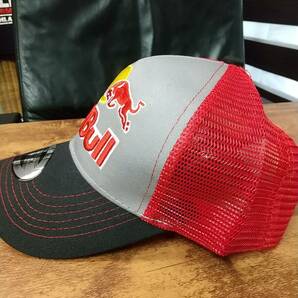 即決 新品 送料無料 レッドブル RED BULL キャップ CAP F１ 翼 レーシング アウトドア グレー赤 レース エナジードリンクの画像2