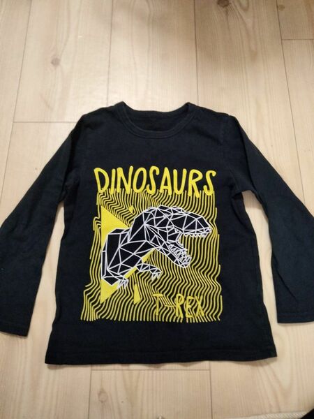 長袖Tシャツ　黒　恐竜　120サイズ