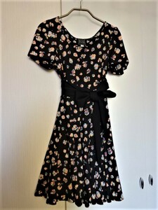 Cynthia Rowley ( Cynthia Rowley )< bouquet pattern knee height flair One-piece cloth belt attaching > black Msize 2~3 times have on USED