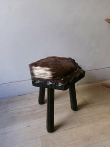 スペイン　アンティーク　「ARTEMIR」３本脚　スツール　ポニースキン付　B　羊飼いの椅子　シェファードチェア　 /ヴィンテージ　天然木