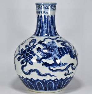 ▽鴻▽ 明 宣德年製款 青花 獅子紋 天球瓶 古陶瓷品 置物 古賞物 中国古玩 中国古美術
