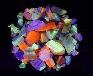鉱物標本、蛋白石、蛍光オパール北海道産　SS　21グラム（E6)