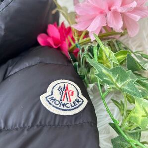 MONCLER モンクレール ARTEMIS アルテミス レディース Sサイズ ダウンジャケット 黒 ブラック ワッペン 軽量 ジップアップ フード 送料無料の画像3