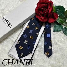 CHANELシャネル 美品 ココマーク 総柄 ネイビー イエロー ネクタイ 柄物 人気モデル 送料無料 通勤 ビジネス 高級 レアモデル 希少デザイン_画像1