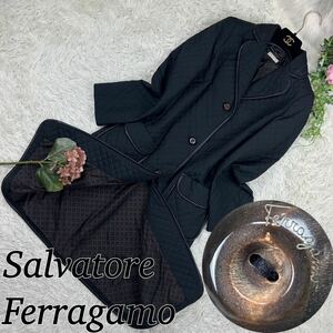 Salvatore Ferragamo サルヴァトーレフェラガモ　レディース Mサイズ 美品 キルティング ジャケット ロング丈 ガンチーニ 総柄 送料無料 