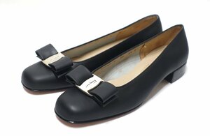 新品未使用 Salvatore Ferragamo フェラガモ ヴァラ リボン パンプス カーフ レザー ブラック×シルバー金具 レディース 5 1/2 C シューズ