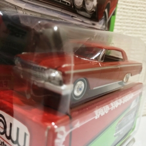 Autoworldオートワールド/'62 Chevyシボレー Impalaインパラ 赤 1/64