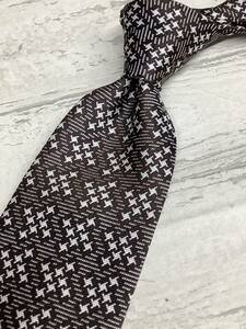 新品未使用サービス価格　締めやすさ抜群　流行りブラウン　ネイビースーツにおすすめ　日本製ネクタイ　 シルク100%お買い得サービス