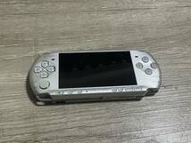 ☆ PSP ☆ プレイステーションポータブル PSP-3000 ミスティックシルバー 動作品 本体のみ Playstation Portable SONY バッテリー欠品 9147_画像3