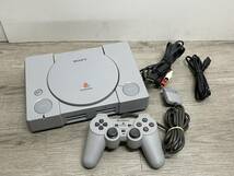 ☆ PS ☆ プレイステーション SCPH-7000 動作品　本体 コントローラー 付属　Playstation 初代プレステ SONY 5840_画像1