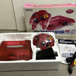 ☆ N64 ☆ ニンテンドウ64 クリアレッド 動作品 本体 コントローラー アダプターケーブル 箱 説明書 付属 Nintendo 任天堂 9164の画像1