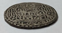 「N-3」ネパール銀貨 モハール銀貨 謎の破片付き 美品　年代不明　古銭　海外銀貨　コレクション品 アンティークコイン_画像4
