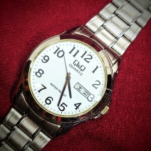273[ battery replaced ]CITIZEN Q&Q 2305 analogue day date men's wristwatch Citizen silver × white face brand watch metal belt 
